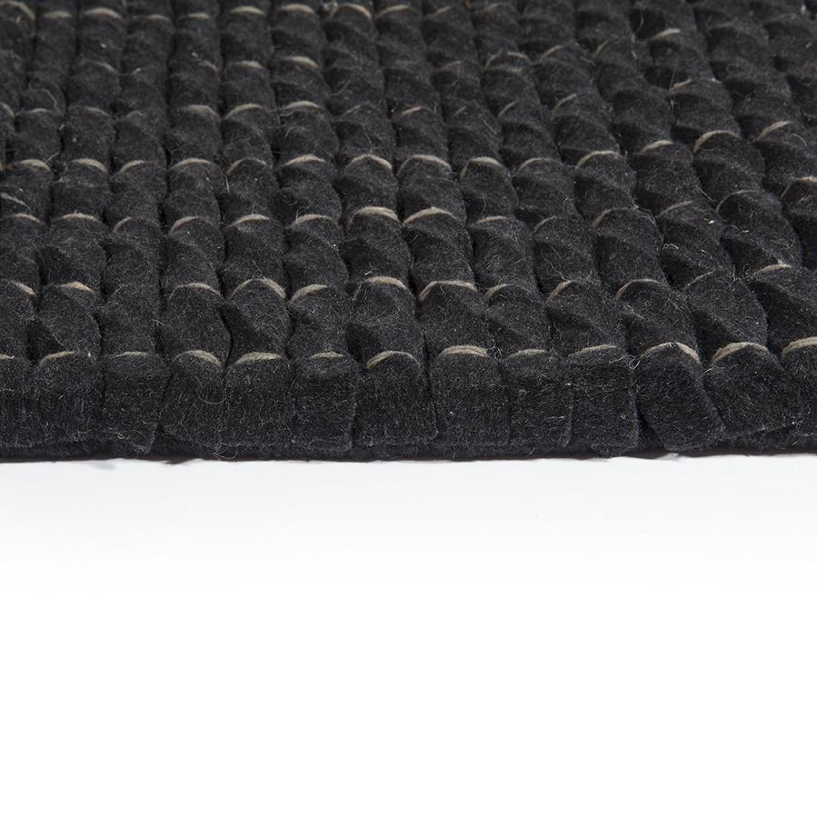 zwart vloerkleed siljan 2094 zijkant detail
